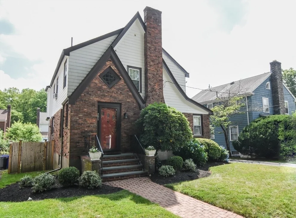 Unit for sale at 291 Russett Rd, Brookline, MA 02467