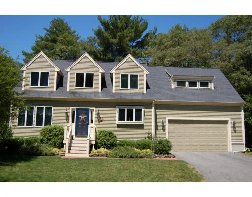 Unit for sale at 115 Doane St, Cohasset, MA 02025