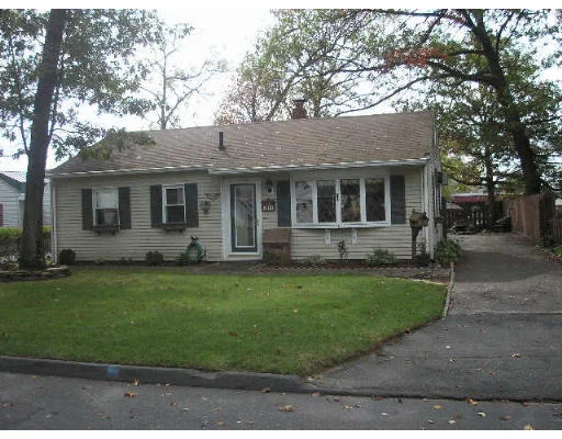 Unit for sale at 32 White Birch Ave, Chicopee, MA 01020