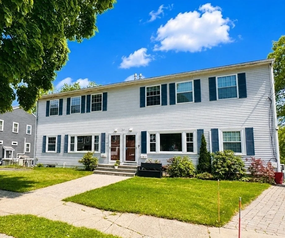 Unit for sale at 11 Hargrave Cir, Newton, MA 02461