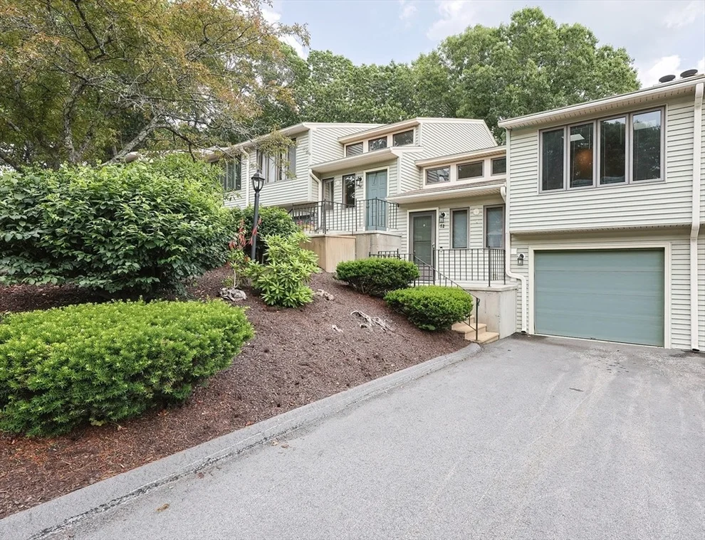 Unit for sale at 72 Londonderry Rd, Grafton, MA 01519