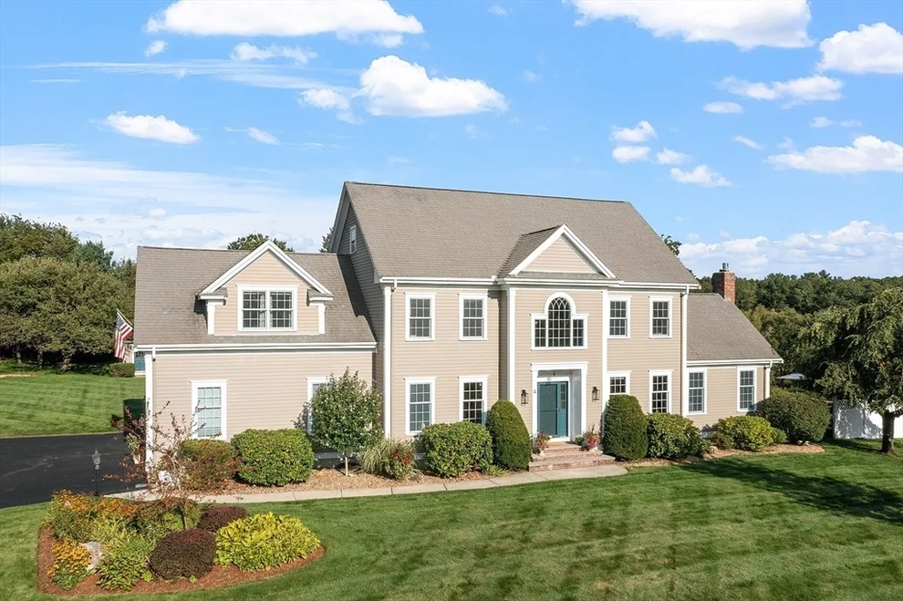 Unit for sale at 4 Sinbad Ln, Westford, MA 01886