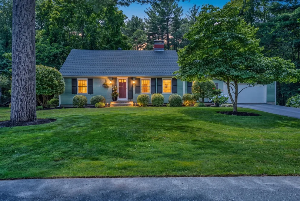 Unit for sale at 6 W Parish Dr, Andover, MA 01810