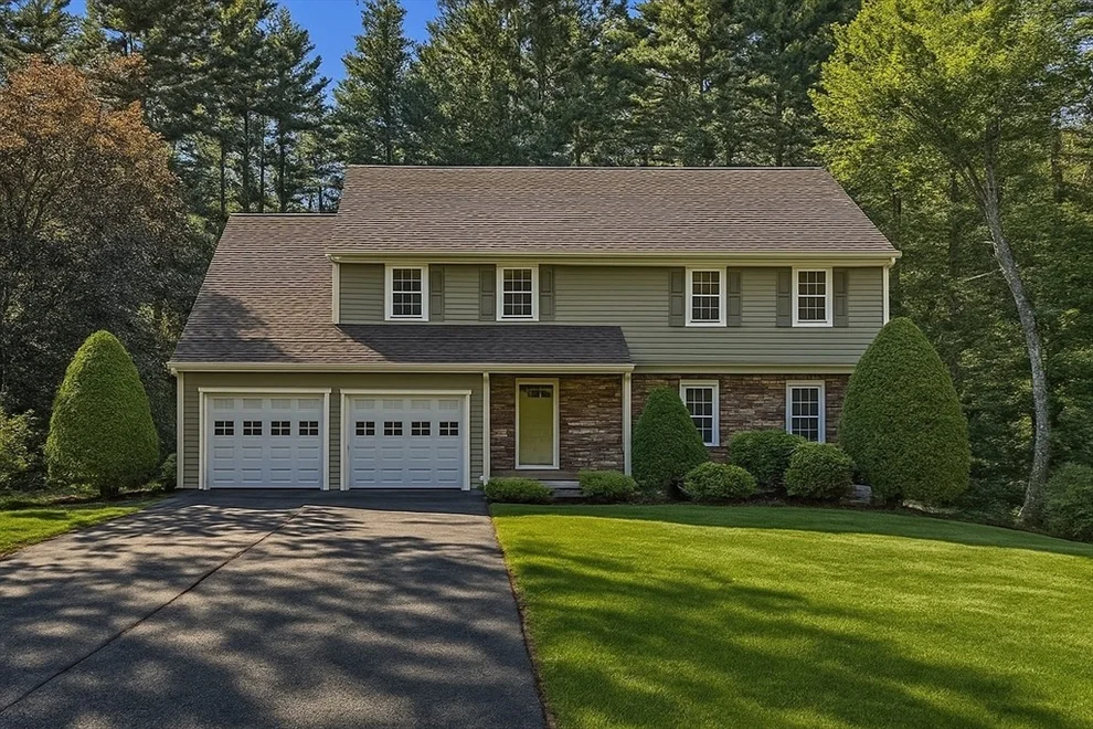 Unit for sale at 14 Robin Rd, Norfolk, MA 02056