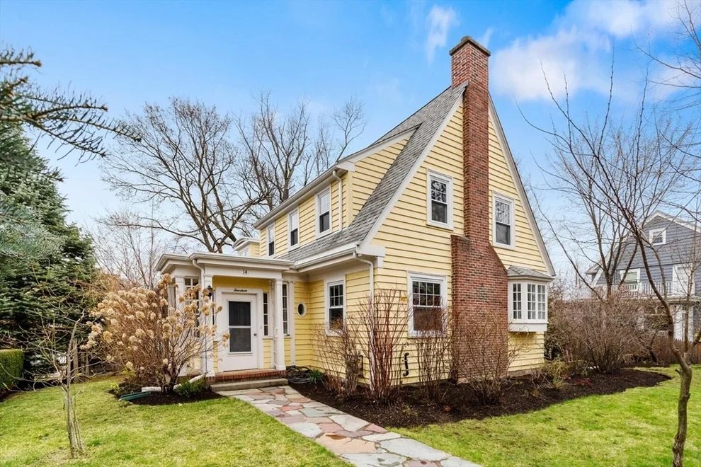 Unit for sale at 14 Glendale Rd, Belmont, MA 02478