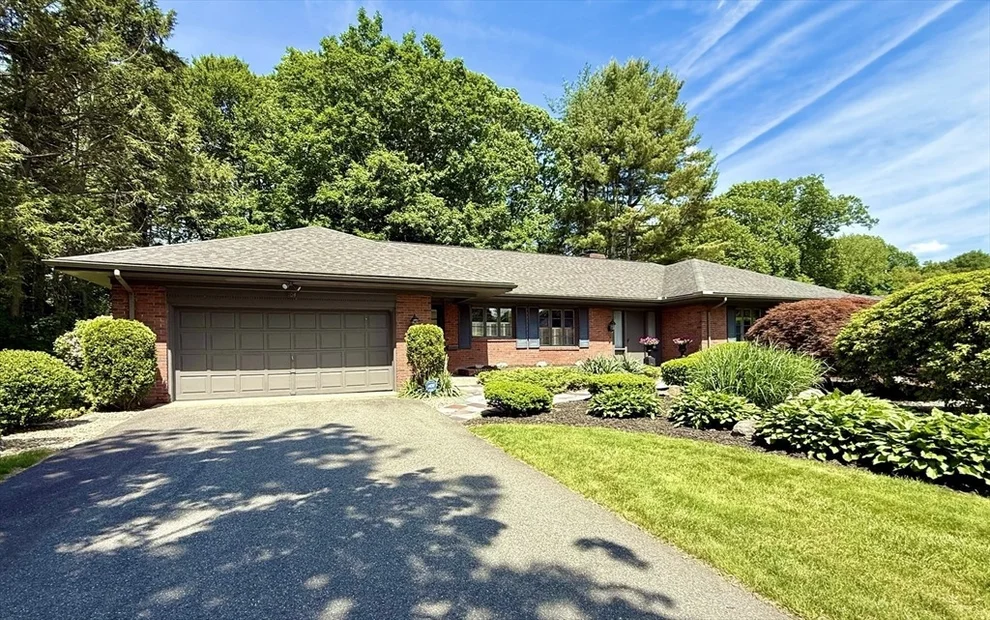 Unit for sale at 104 Wheel Meadow Dr, Longmeadow, MA 01106