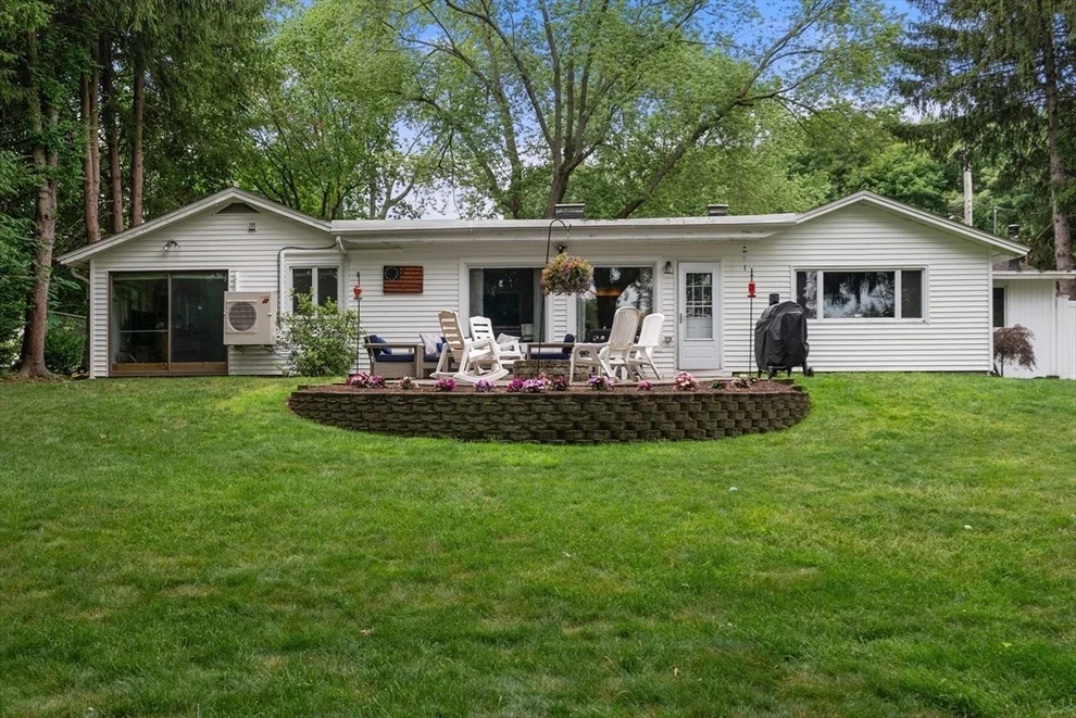 Unit for sale at 6 Wentworth Rd, Canton, MA 02021