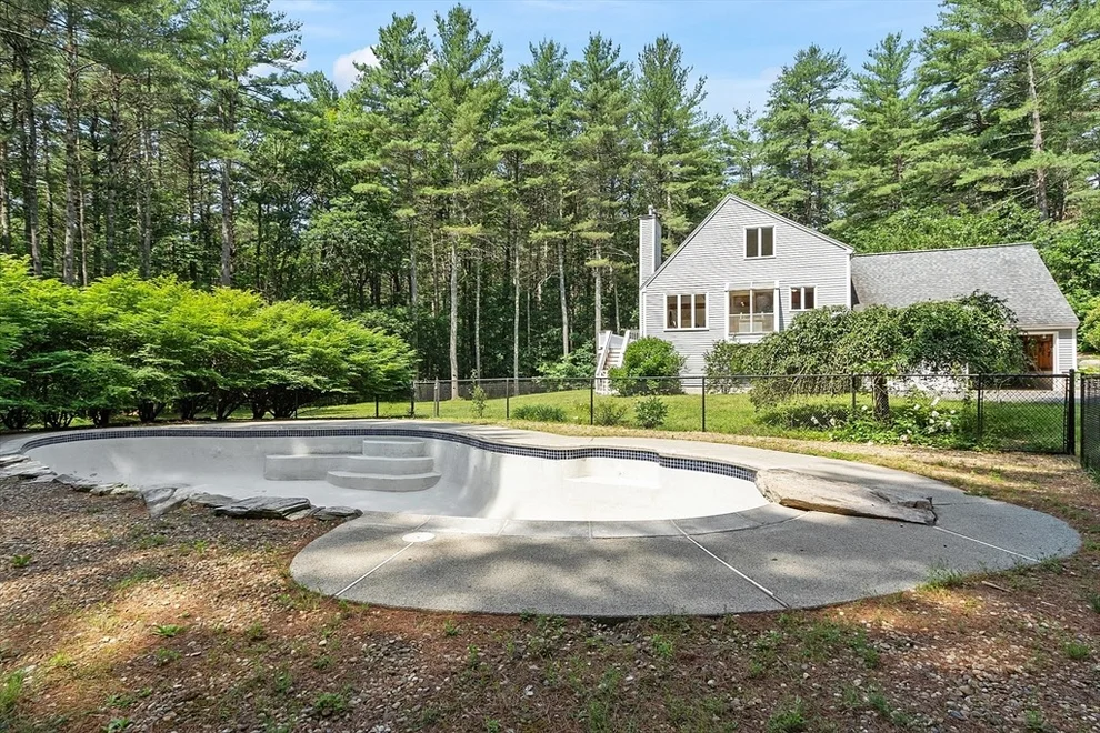 Unit for sale at 12 Green Needles Rd, Littleton, MA 01460