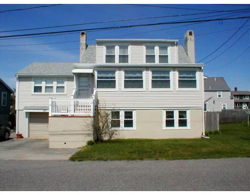 Unit for sale at 40 Farragut Rd, Marshfield, MA 02050