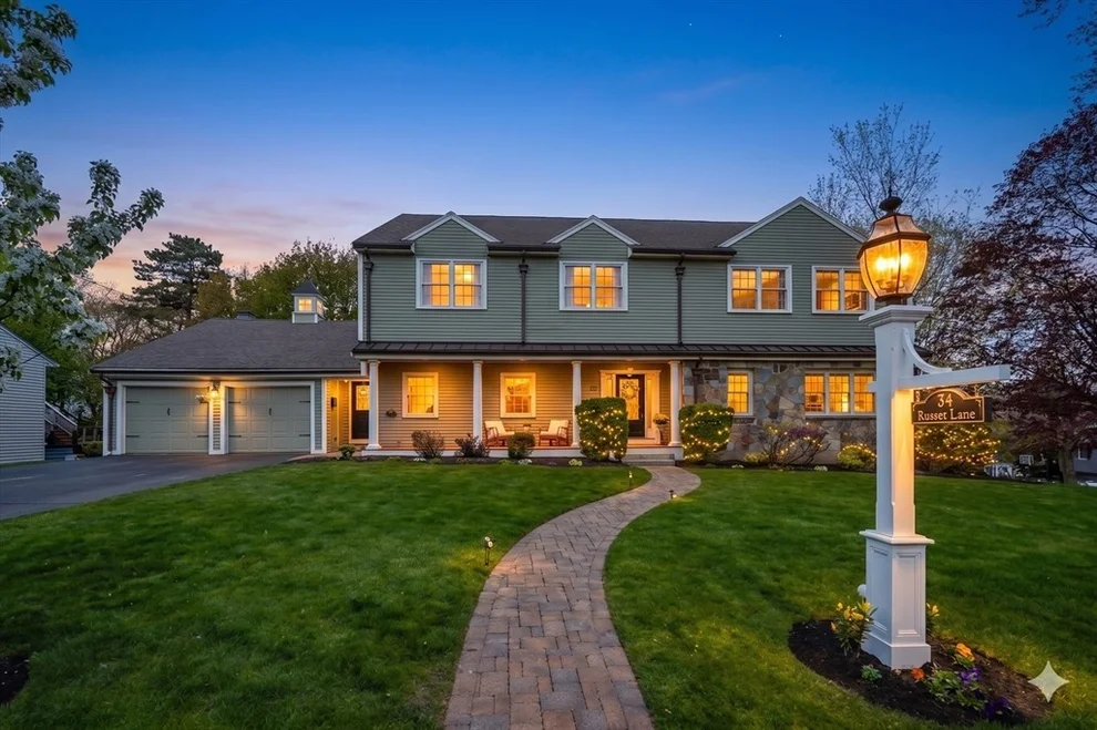Unit for sale at 34 Russett Ln, Melrose, MA 02176