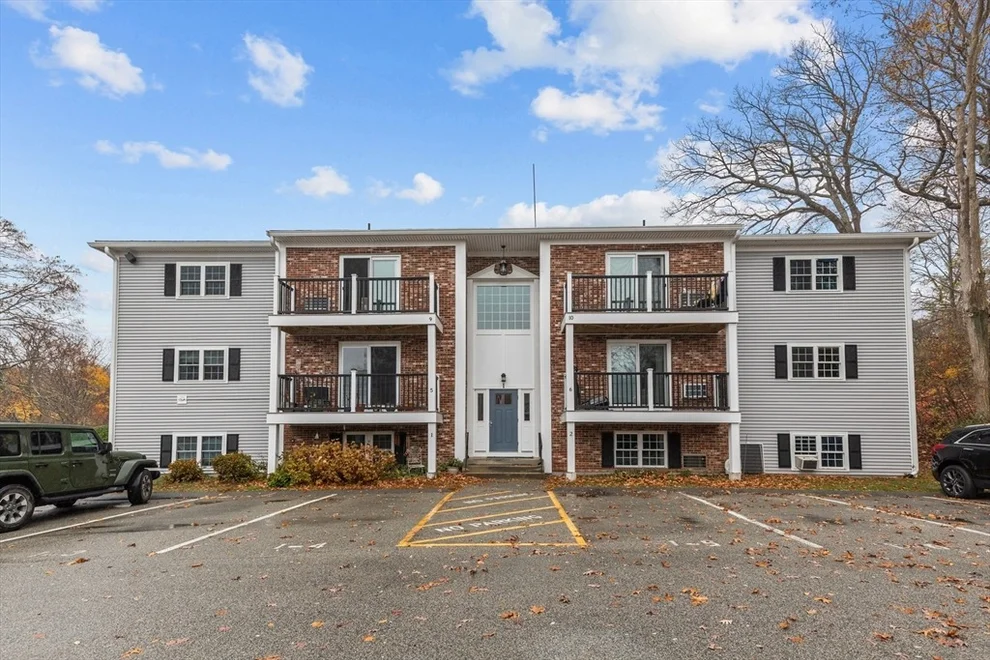 Unit for sale at 3 Chapel Hill Dr, Plymouth, MA 02360