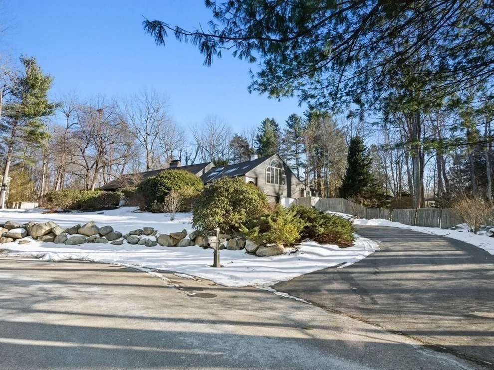 Unit for sale at 186 Pilgrim Drive, Holden, MA 01520