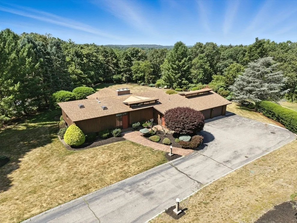 Unit for sale at 16 Tedford Ln, Lynnfield, MA 01940