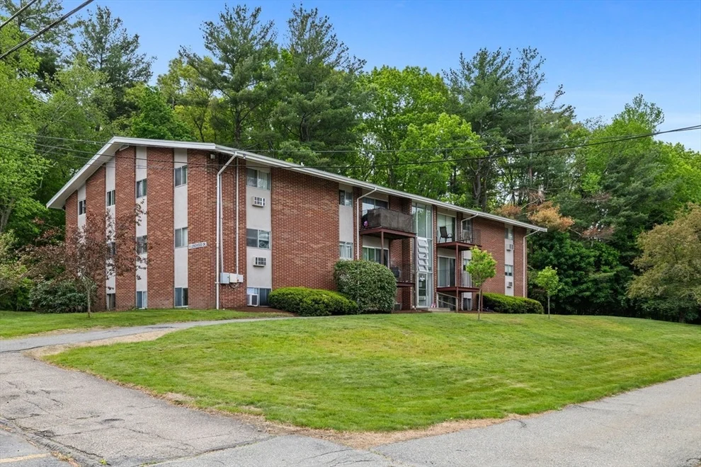 Unit for sale at 11 Longwood Dr, Andover, MA 01810