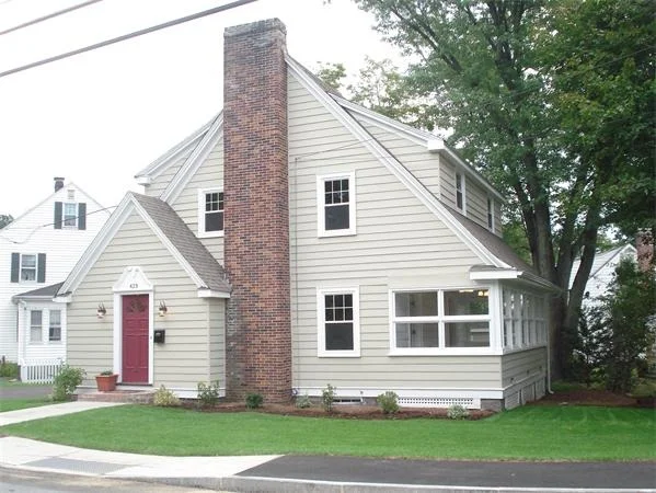 Unit for sale at 423 Pleasant St, Milton, MA 02186