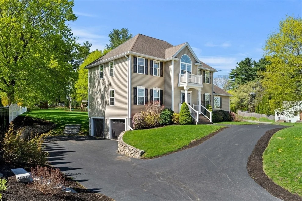 Unit for sale at 567 Summer St, Lynnfield, MA 01940