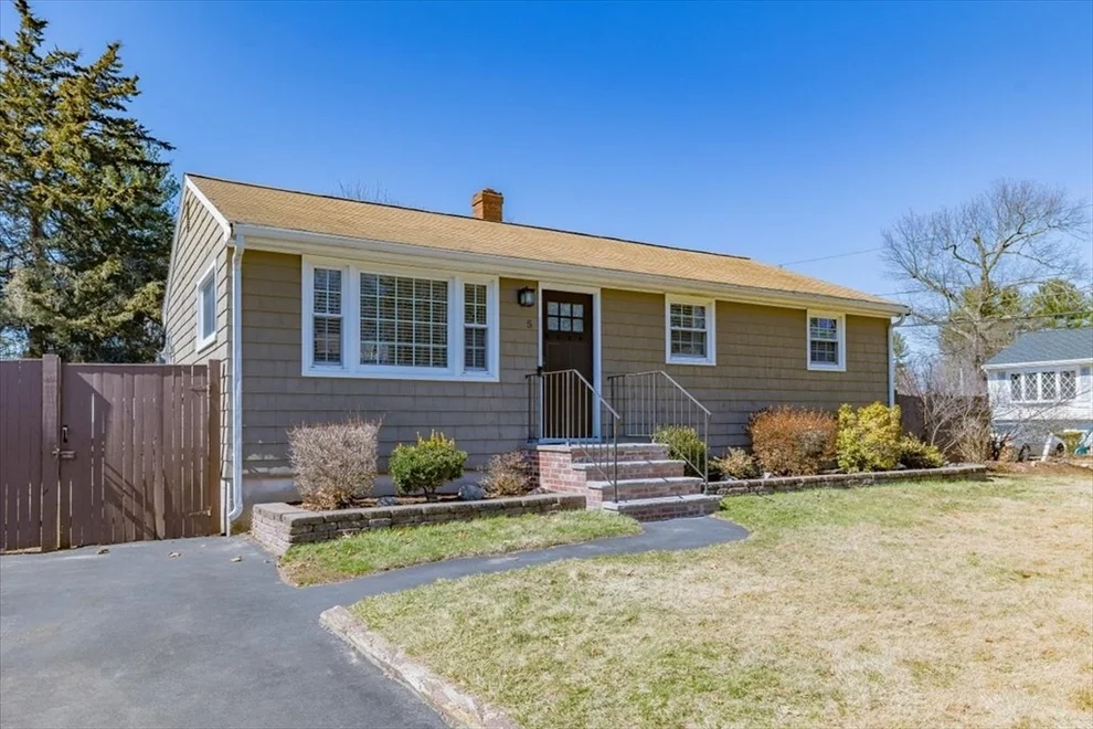 Unit for sale at 5 Coolidge St, Billerica, MA 01821