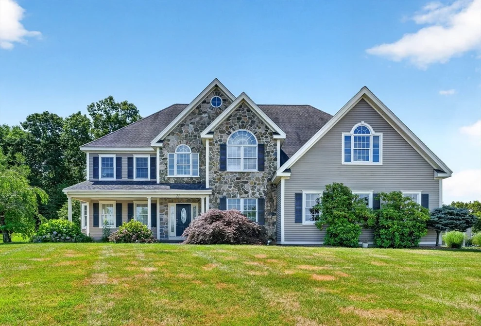Unit for sale at 21 Ashwood Cir, Shrewsbury, MA 01545