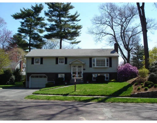 Unit for sale at 16 Hemlock Rd, Reading, MA 01867