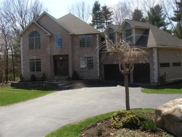 Unit for sale at 10 Strawberry Knoll Drive, Sutton, MA 01590