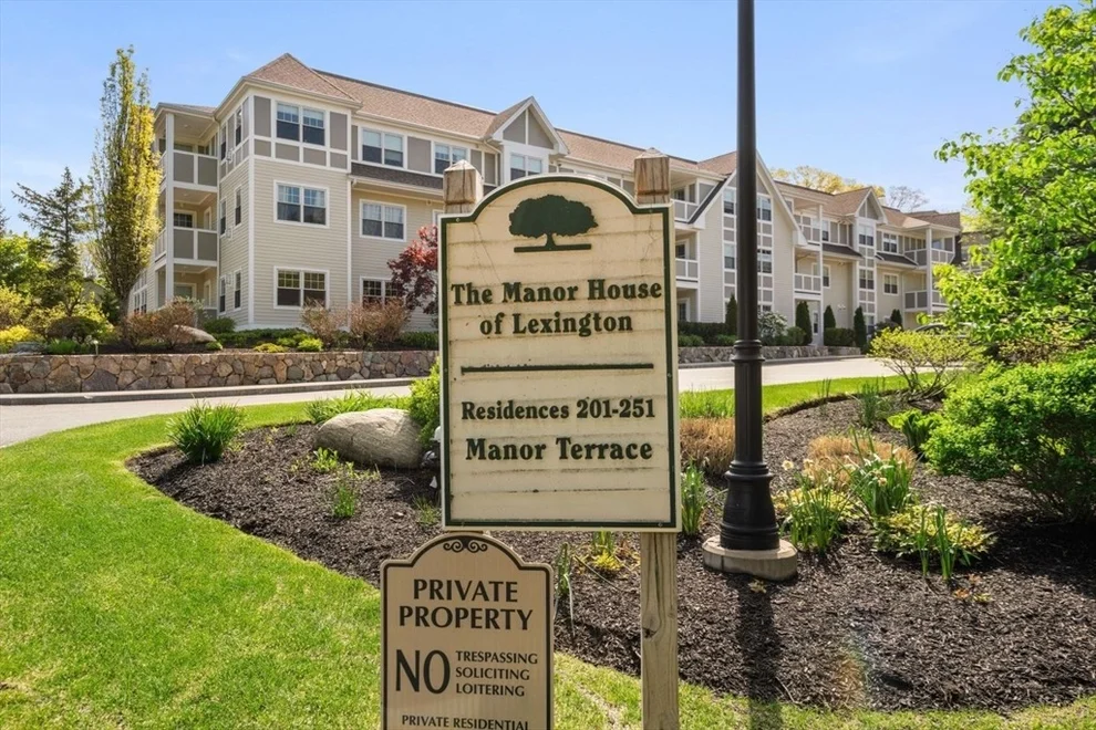 Unit for sale at 2 Manor Ter, Lexington, MA 02420