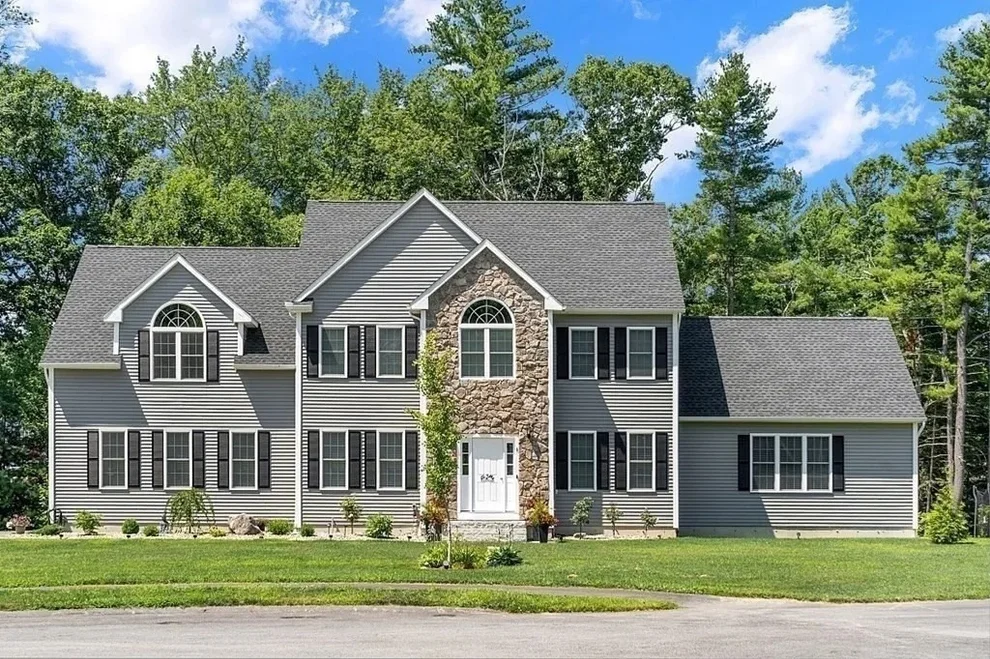 Unit for sale at 8 Whitetail Run, Auburn, MA 01501