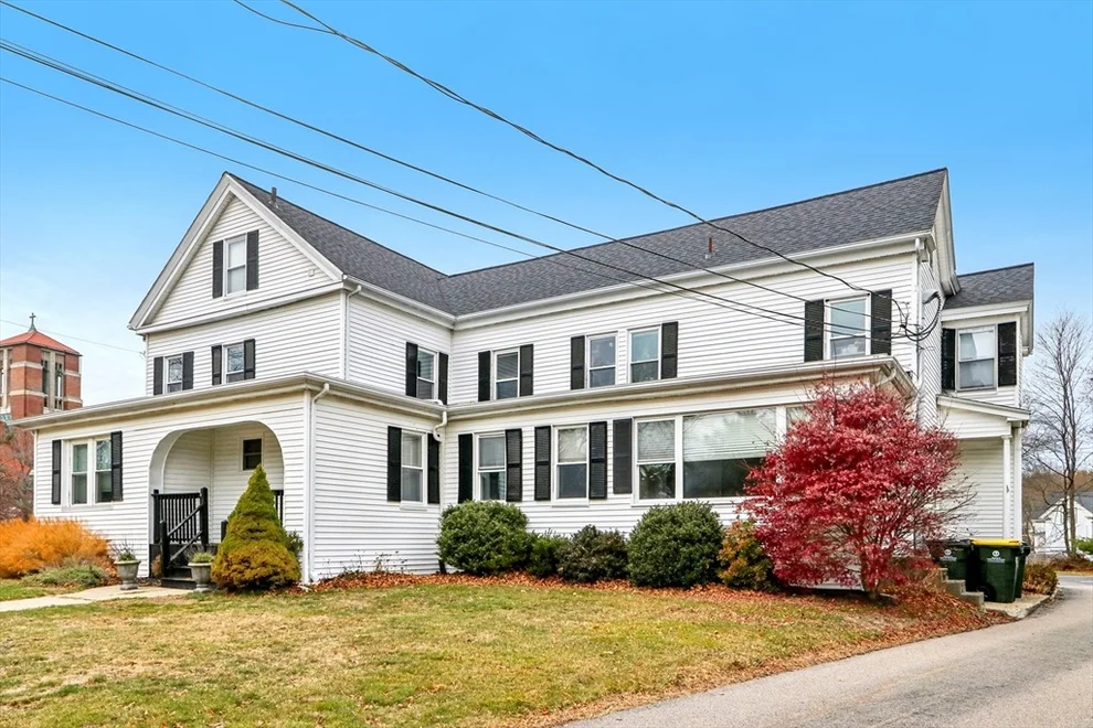 Unit for sale at 14 Pleasant St, Franklin, MA 02038