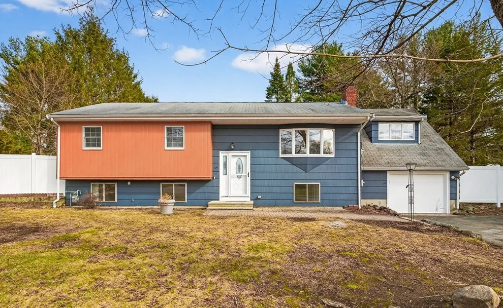 Unit for sale at 19 Sahlin Cir, Franklin, MA 02038