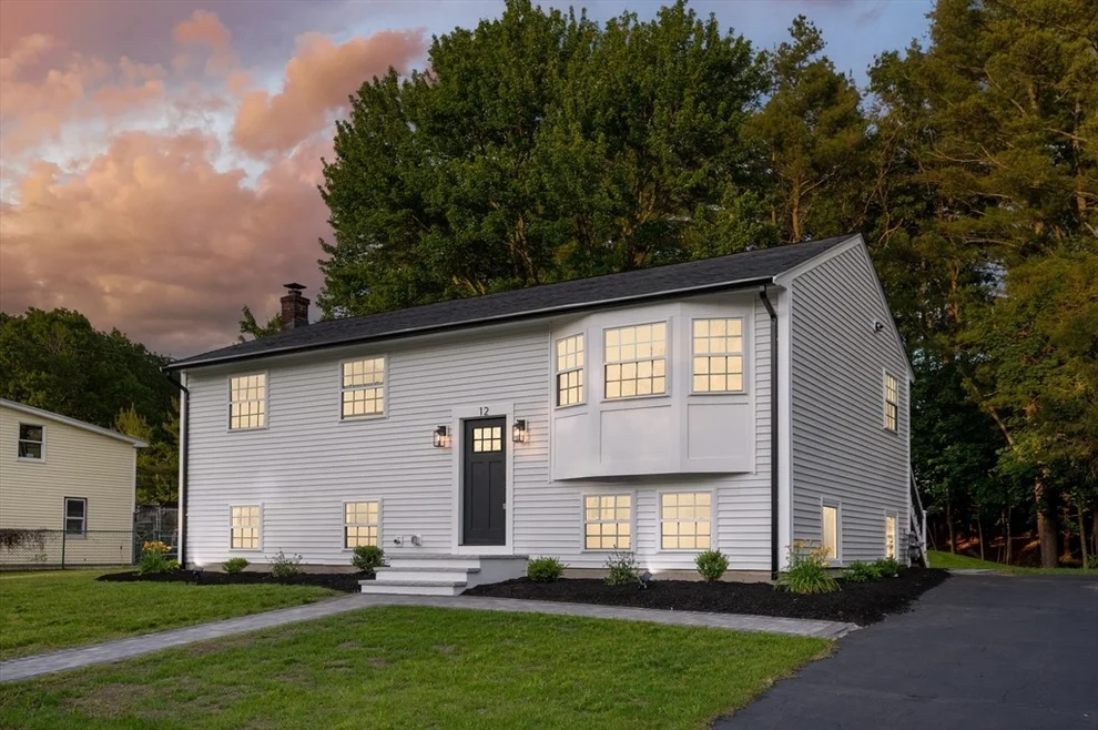 Unit for sale at 12 Edgewood Rd, Middleton, MA 01949