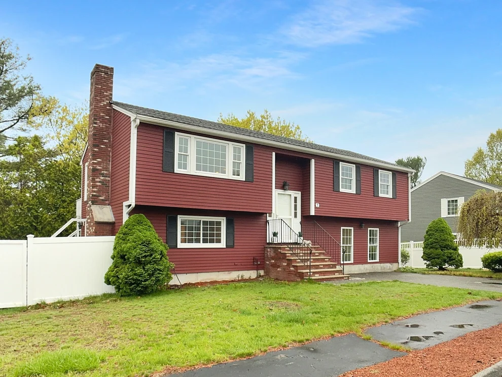 Unit for sale at 7 Nirvana Dr, Saugus, MA 01906