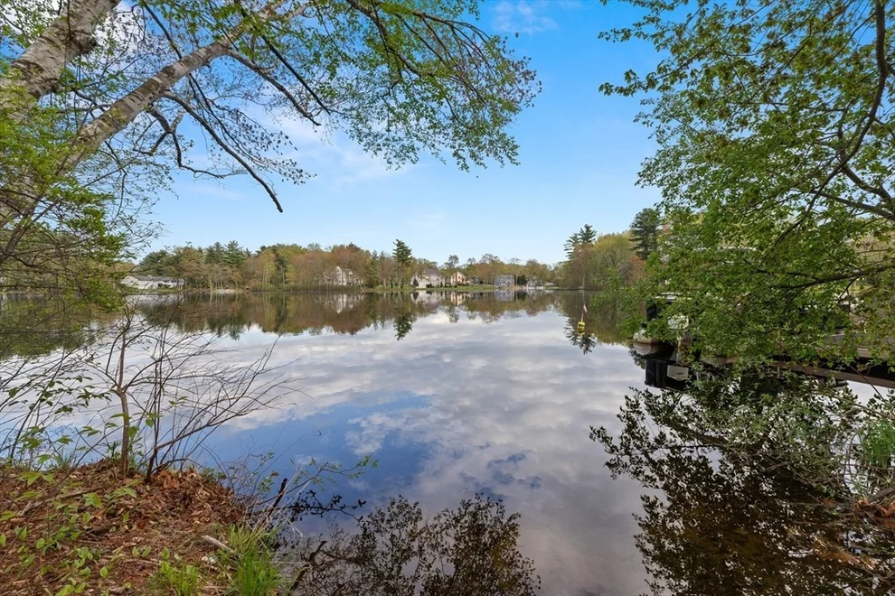 Unit for sale at 5 Field Avenue, Salem, NH 03079