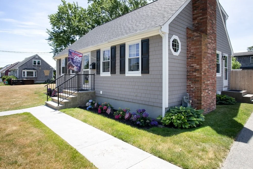 Unit for sale at 100 Sycamore St, Swansea, MA 02777