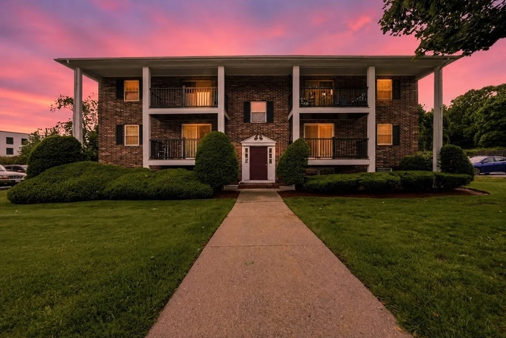 Unit for sale at 6 Walker Rd, North Andover, MA 01845