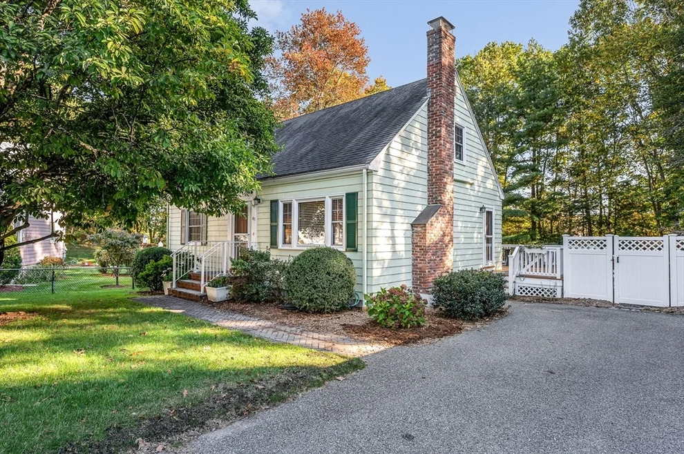 Unit for sale at 43 Hiawatha Rd, Woburn, MA 01801