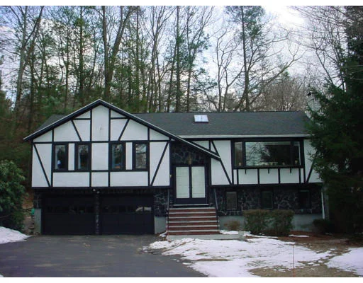 Unit for sale at 7 Carriage Ln, Canton, MA 02021