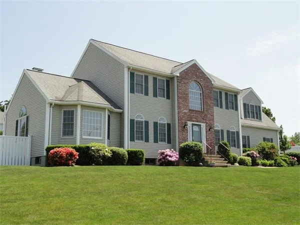 Unit for sale at 125 Dean Rd, Marlborough, MA 01752