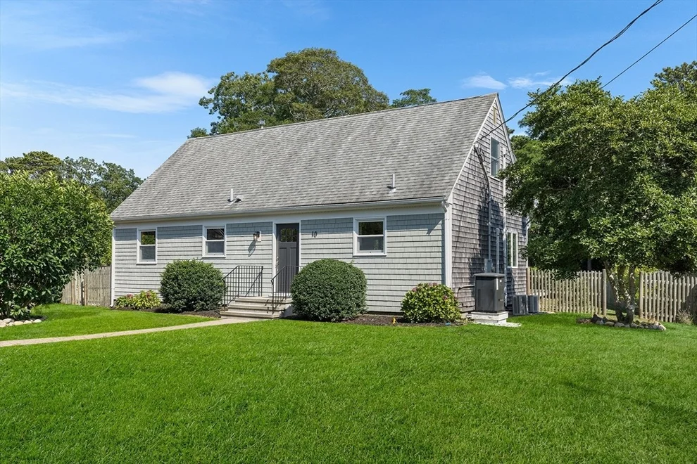 Unit for sale at 10 Lakeside Ter, Harwich, MA 02645