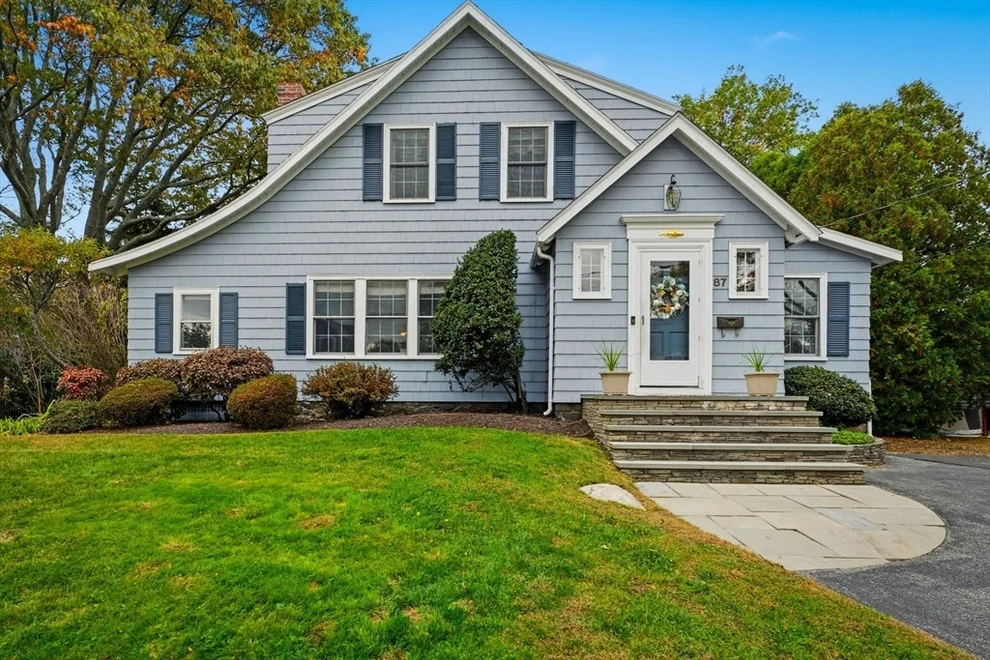 Unit for sale at 87 Jersey St, Marblehead, MA 01945