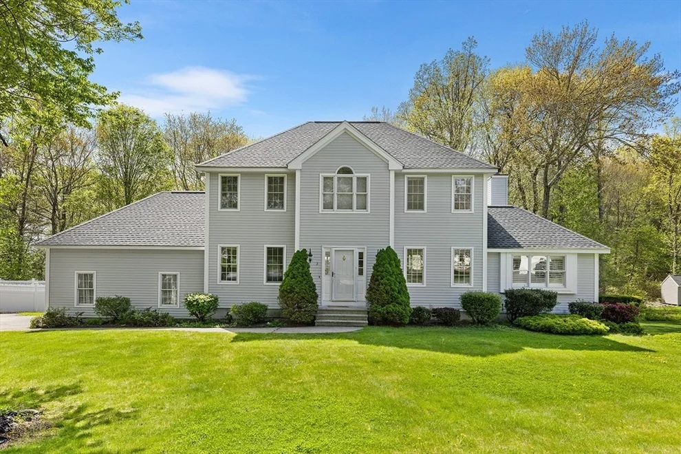Unit for sale at 3 Wildflower Dr, Sutton, MA 01590
