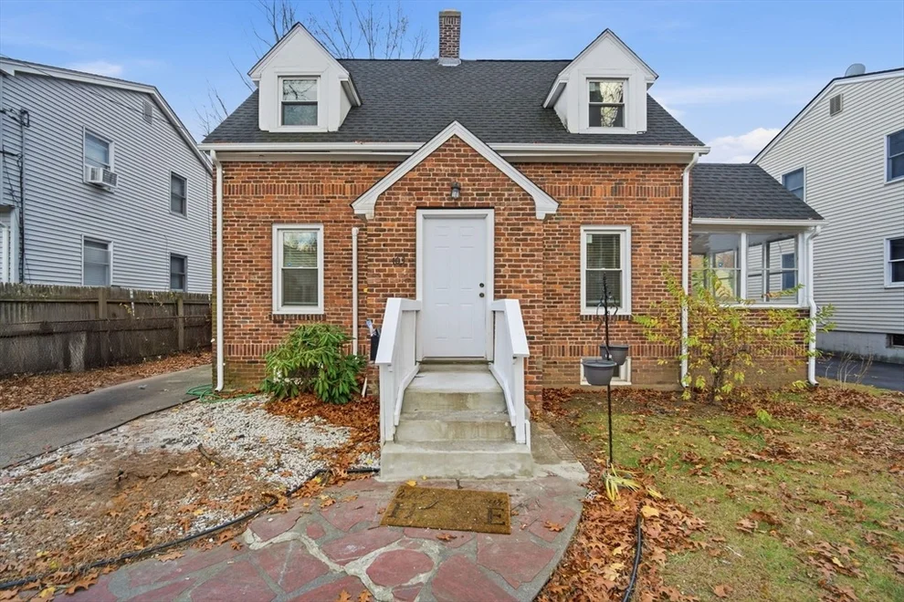 Unit for sale at 103 Ontario St, Springfield, MA 01104