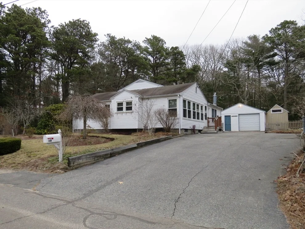 Unit for sale at 10 Scarlet Dr, Plymouth, MA 02360