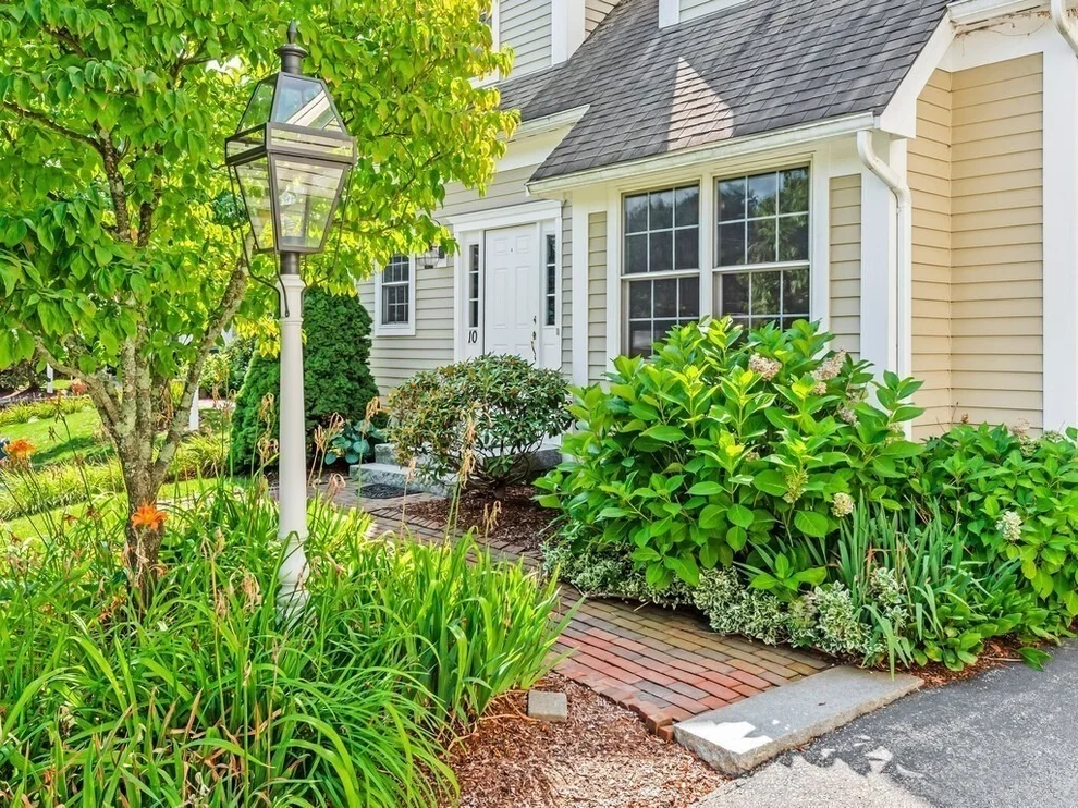 Unit for sale at 725 Boston Post Rd, Sudbury, MA 01776