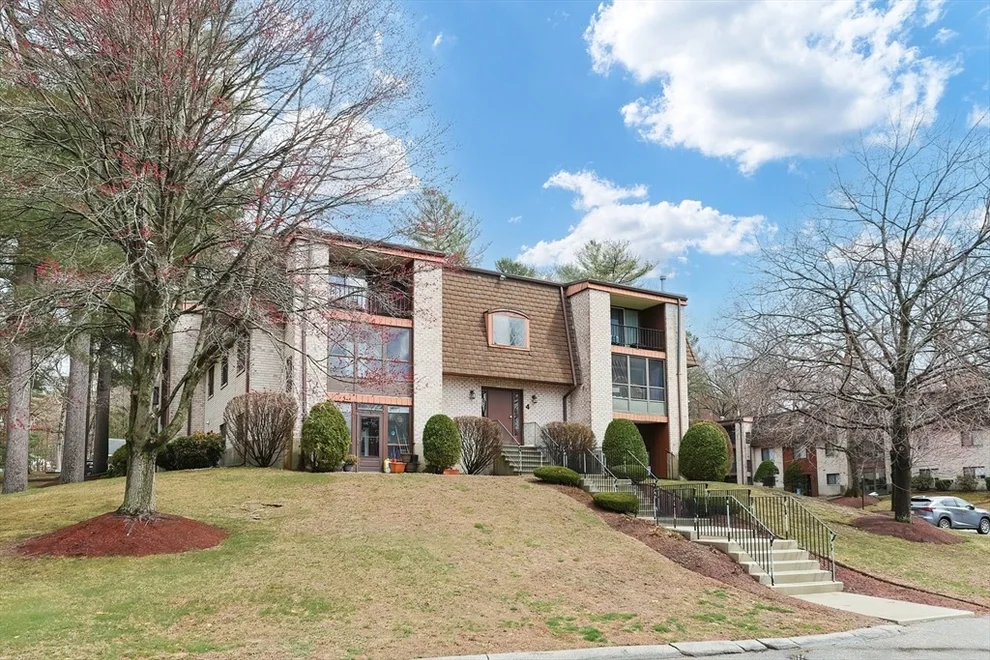 Unit for sale at 4 Greenbriar Dr, North Reading, MA 01864