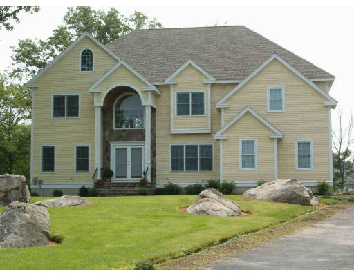 Unit for sale at 10 Stagecoach Lane, Lynnfield, MA 01940