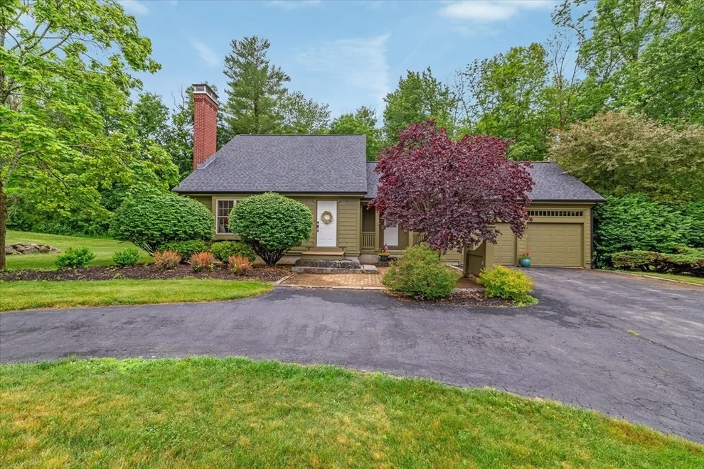 Unit for sale at 2 Sherwood Dr, Spencer, MA 01562