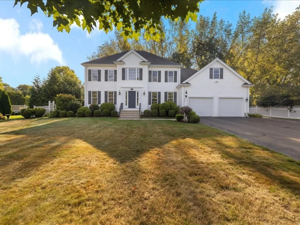 Unit for sale at 20 Pokanoket Path, Wrentham, MA 02093