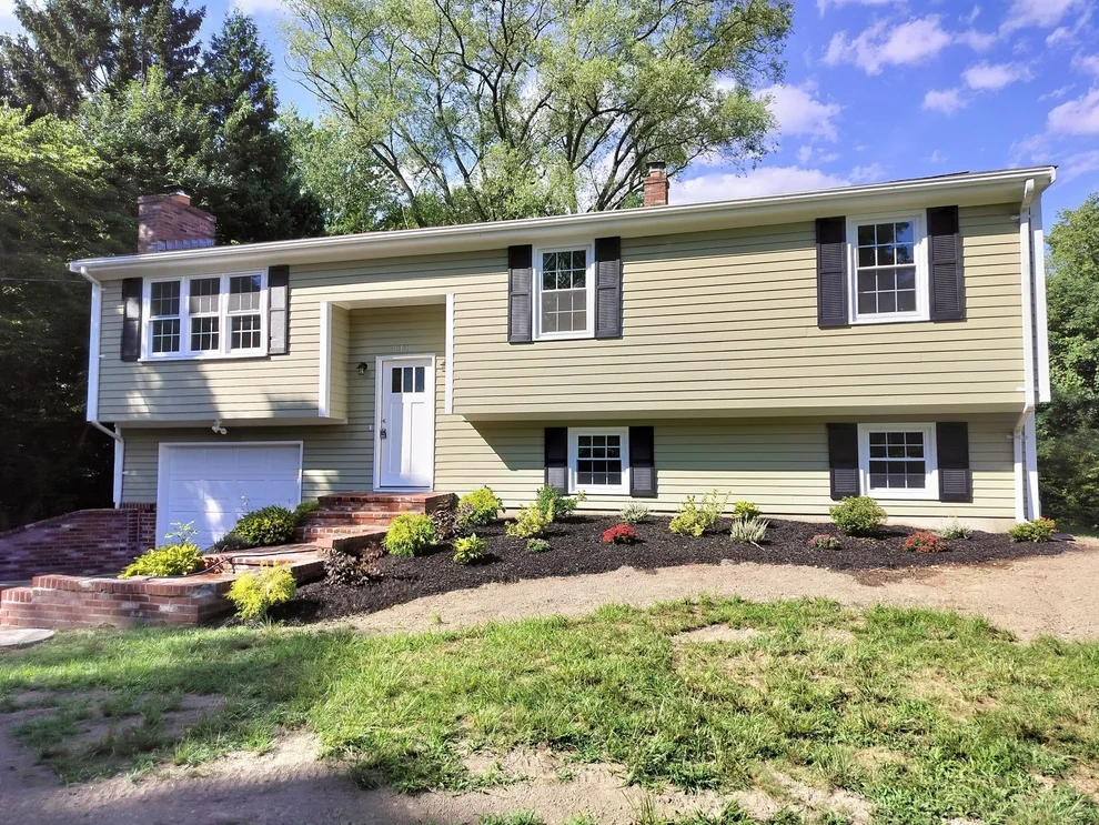Unit for sale at 218 Pleasant St, Seekonk, MA 02771