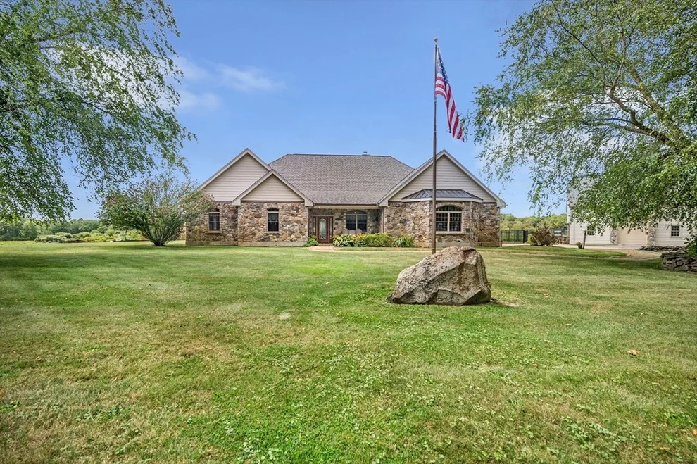 Unit for sale at 495 Bushee Rd, Swansea, MA 02777