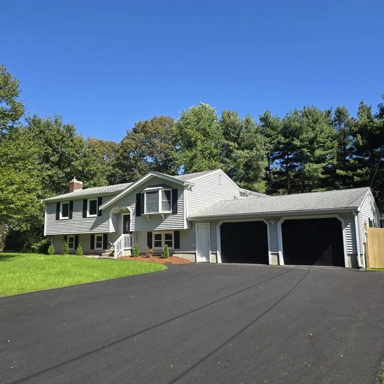 Unit for sale at 11 Renwick Dr, Norton, MA 02766