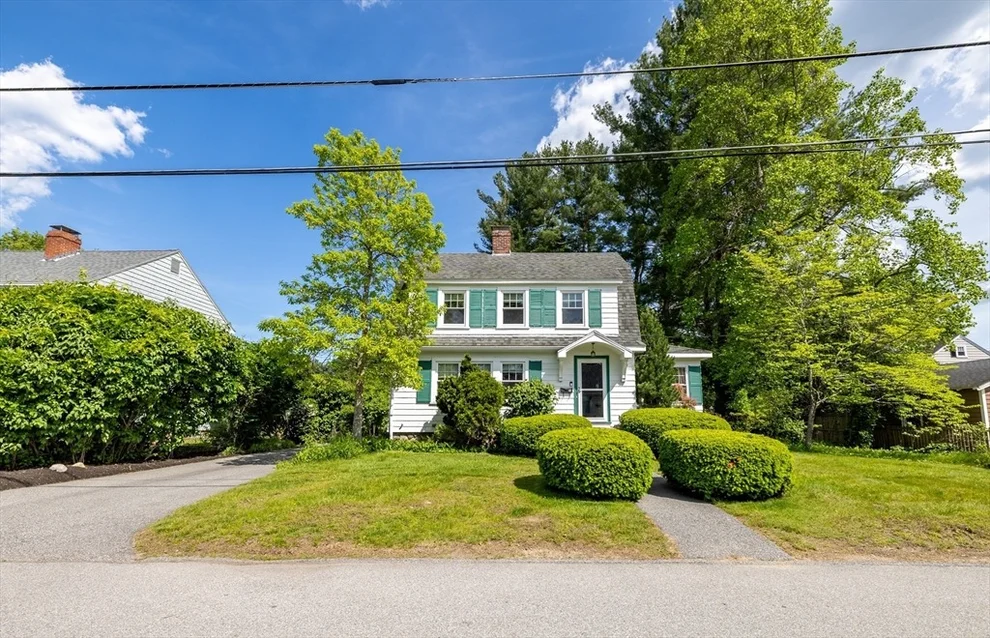 Unit for sale at 9 Parkman Rd, Reading, MA 01867